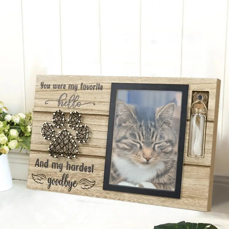 WHISKK™ houten herdenkstuk voor katten met fotolijst en urnflesje – Kattenhoek