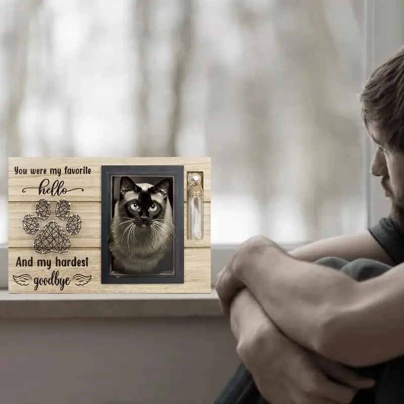 Personaliseerbaar houten katten herdenkstuk met foto en herinneringsurn – Kattenhoek