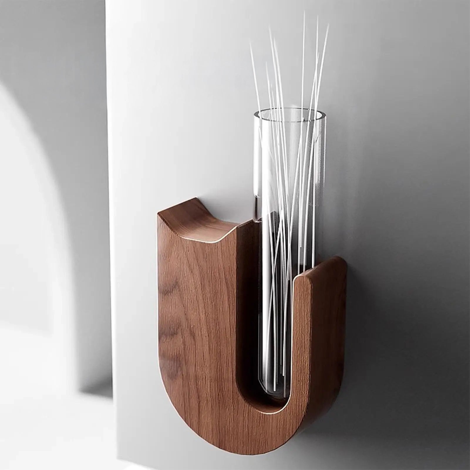 WHISKK™ Herdenkbuisje voor kattenhaar – houten standaard met glazen buis

Katten