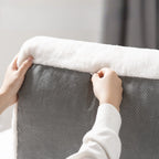 Close-up zacht fluwelen oppervlak van WHISKK kattenzetel