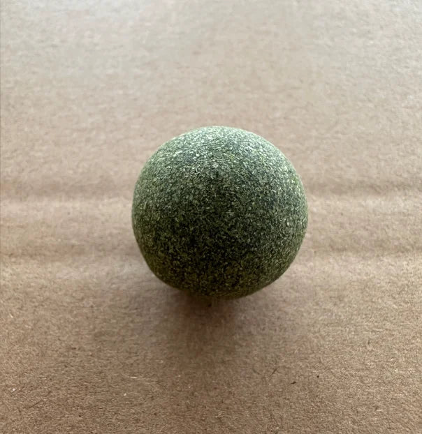 Catnipbal in avocado-vorm met muursticker: stimuleert spelen, darmgezondheid en stressverlichting bij katten. Natuurlijk en leuk - Kattenhoek