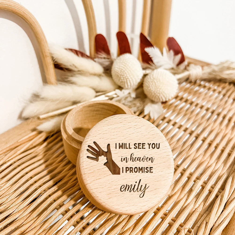 Kleine urn met naam hond of kat – houten herdenkingsdoosje WHISKK™ – Kattenhoek