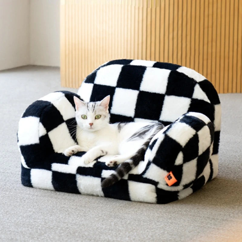 Kat geniet ontspannen in WHISKK Luxe Kattenzetel